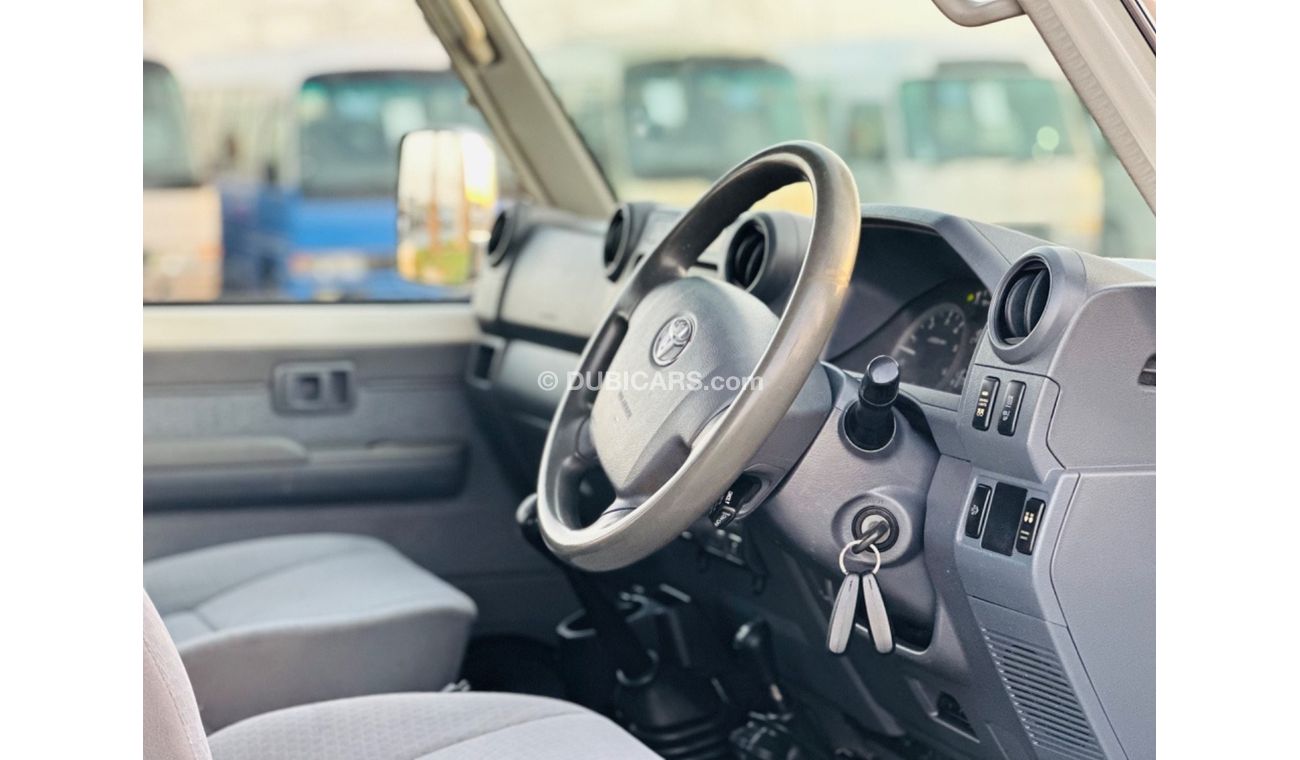 تويوتا لاند كروزر بيك آب