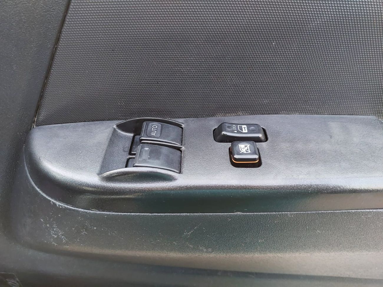 Toyota Hiace TOYOTA HIACE COMMUTER VAN RHD 2016 MODEL 3.0 L DIESEL AUTOMATIC(PM28060)