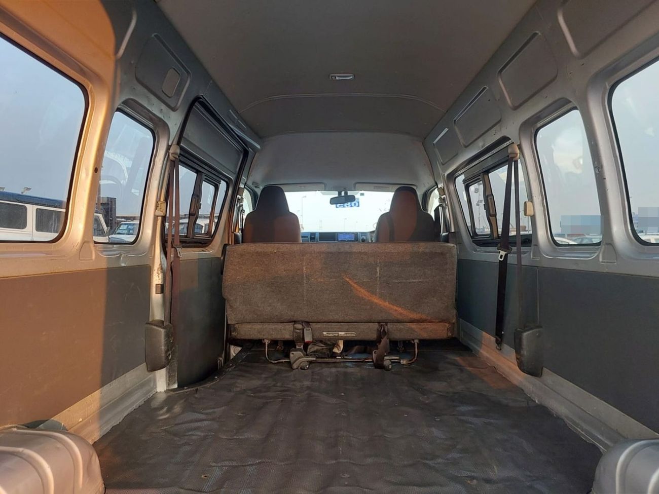 تويوتا هاياس TOYOTA HIACE VAN RHD 2015 MODEL 3.0 L DIESEL AUTOMATIC(PM15202)