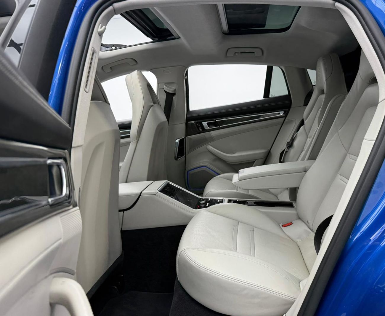 بورش باناميرا Std 3.0L (325 HP)