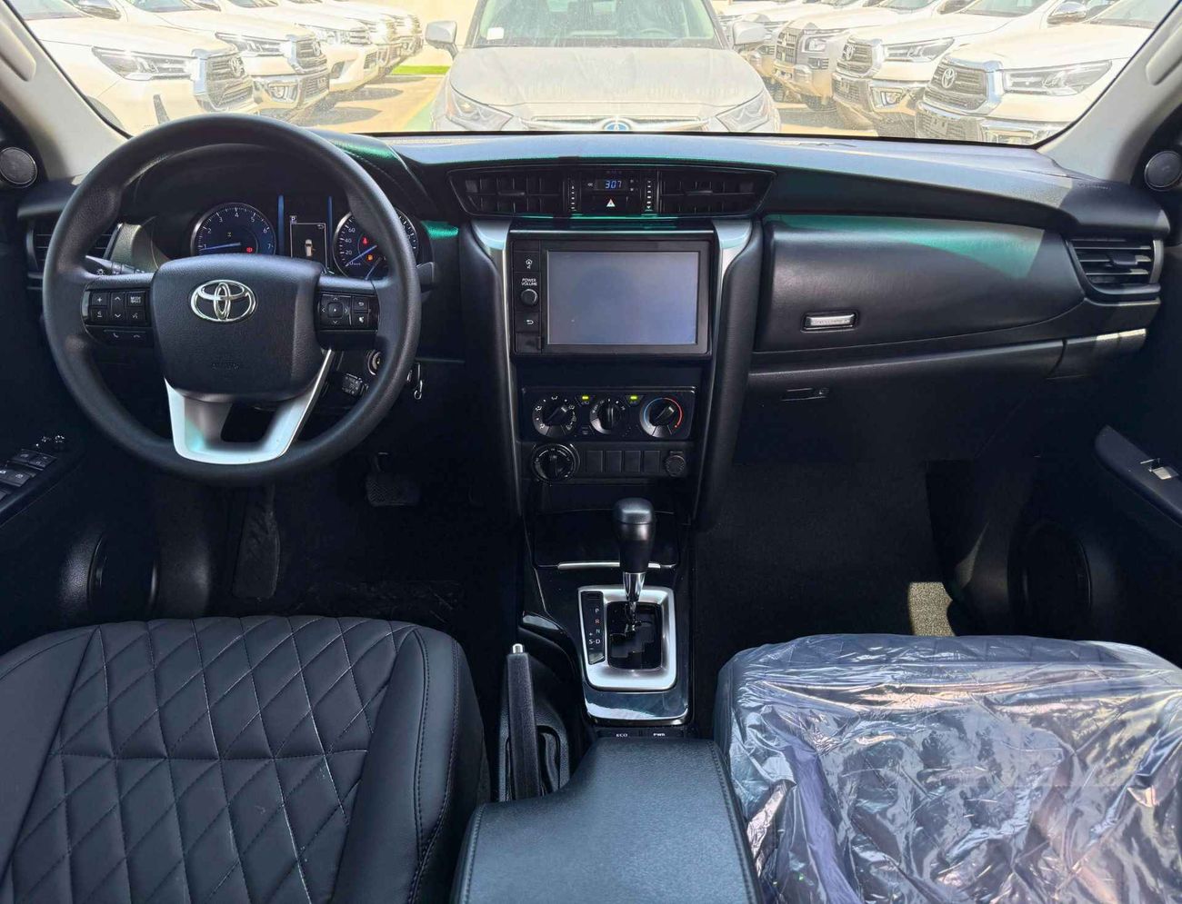 Toyota Fortuner EXR/ V4 4WD/ LOW MILEAGE/  LEATHER / GCC / EXPORT ONLY / LOT#28398