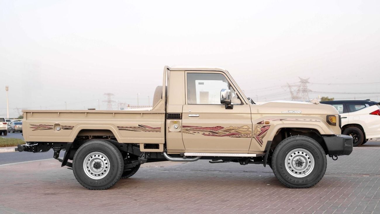 تويوتا لاند كروزر بيك آب 2025 Toyota Land Cruiser LC 79 2.8L AT Diesel with Chrome Bumper