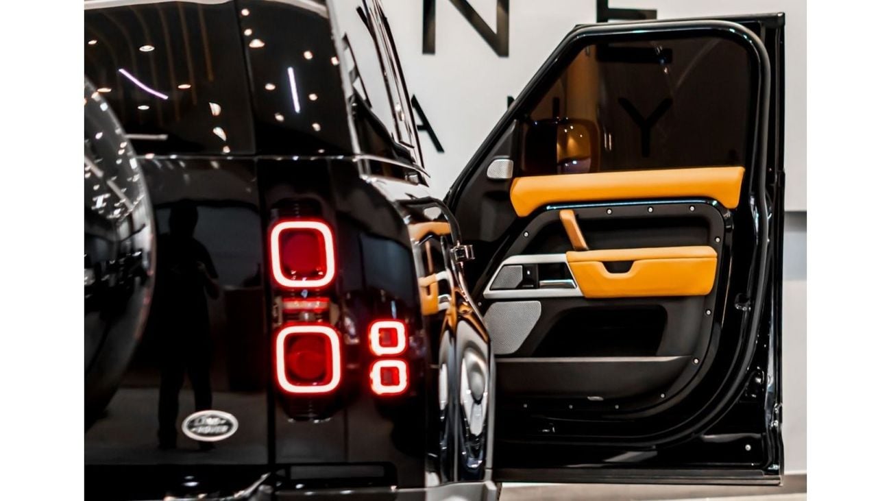 Land Rover Defender 2023 Landrover Defender 130 HSE P400, 2028 Al Tayer Warranty + Service Contract Valid, Low KMs, GCC