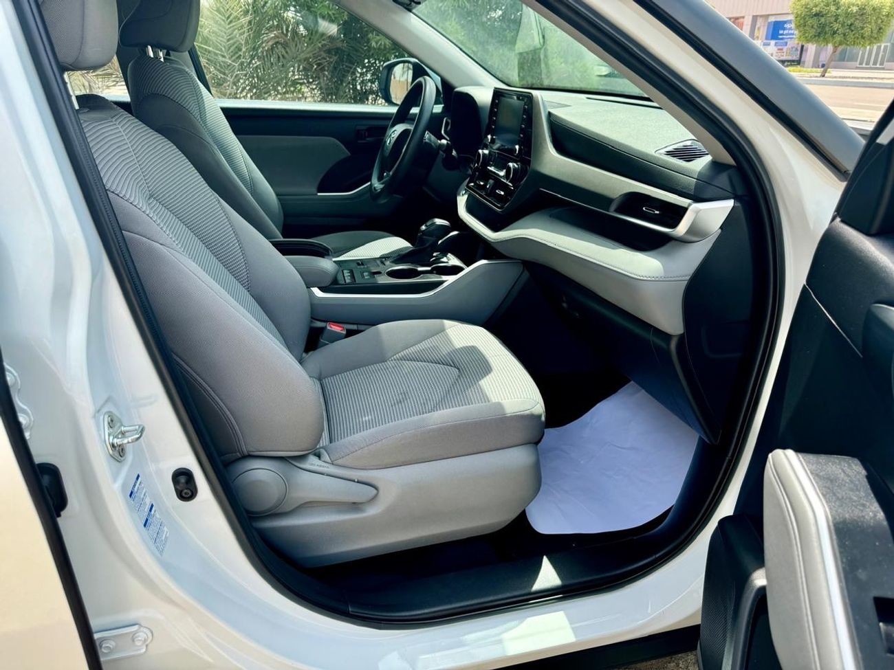 تويوتا هايلاندر LE HEV 2.5L 2022 HYBRID 2.5L GCC (1699/-MONTHLY)