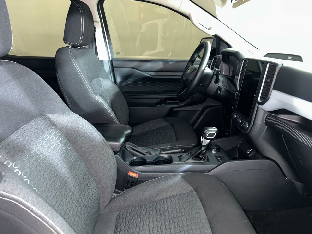 Ford Ranger XLT 2.0T Diesel RDD3424 / FREE Insurance + Registration / AL TAYER MOTORS / AL QOUZ SHOWROOM