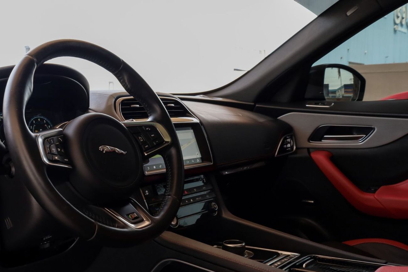 Jaguar F Pace Jaguar F-Pace S 2020 GCC under Warranty with Flexible Down-Payment.