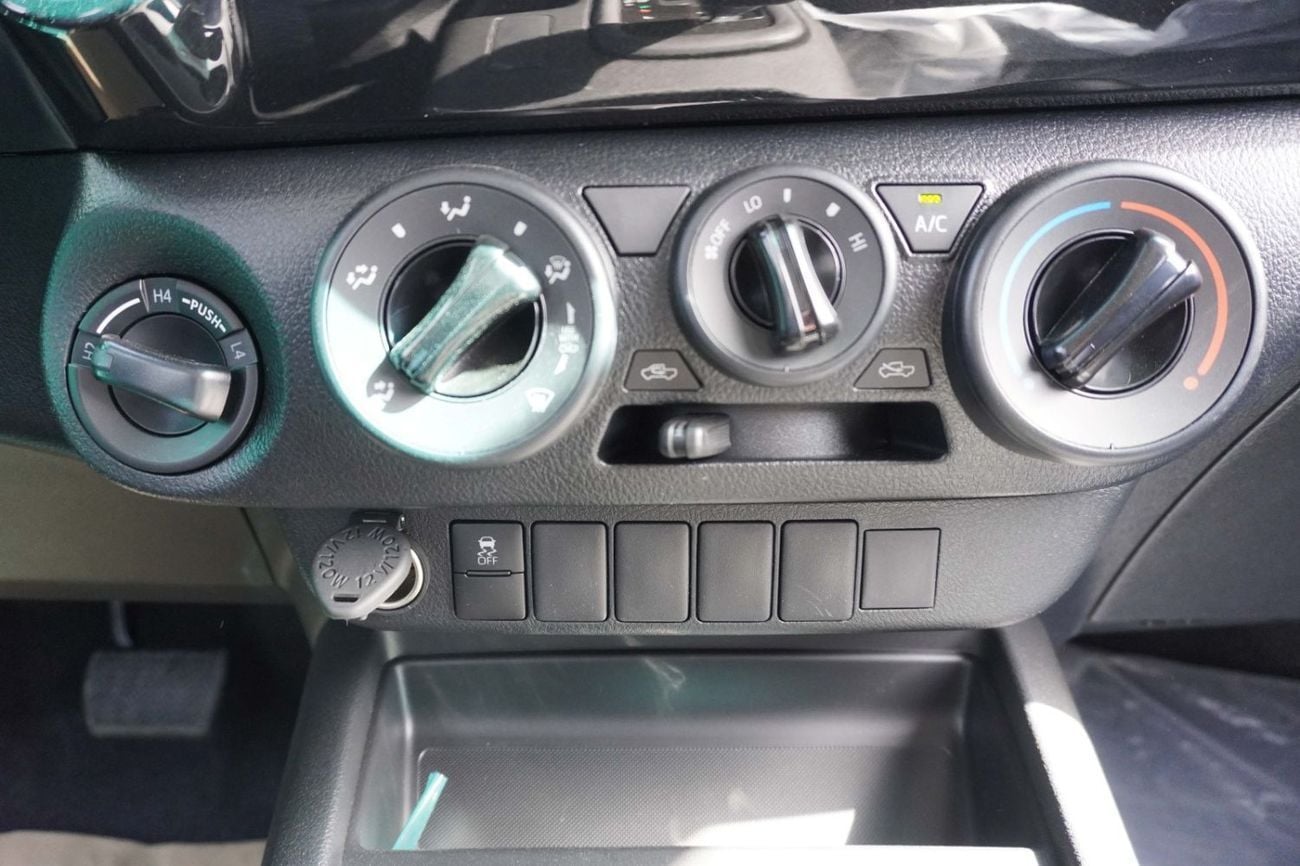 Toyota Hilux GL HILUX 4x4 DC 2.4 A/T STD