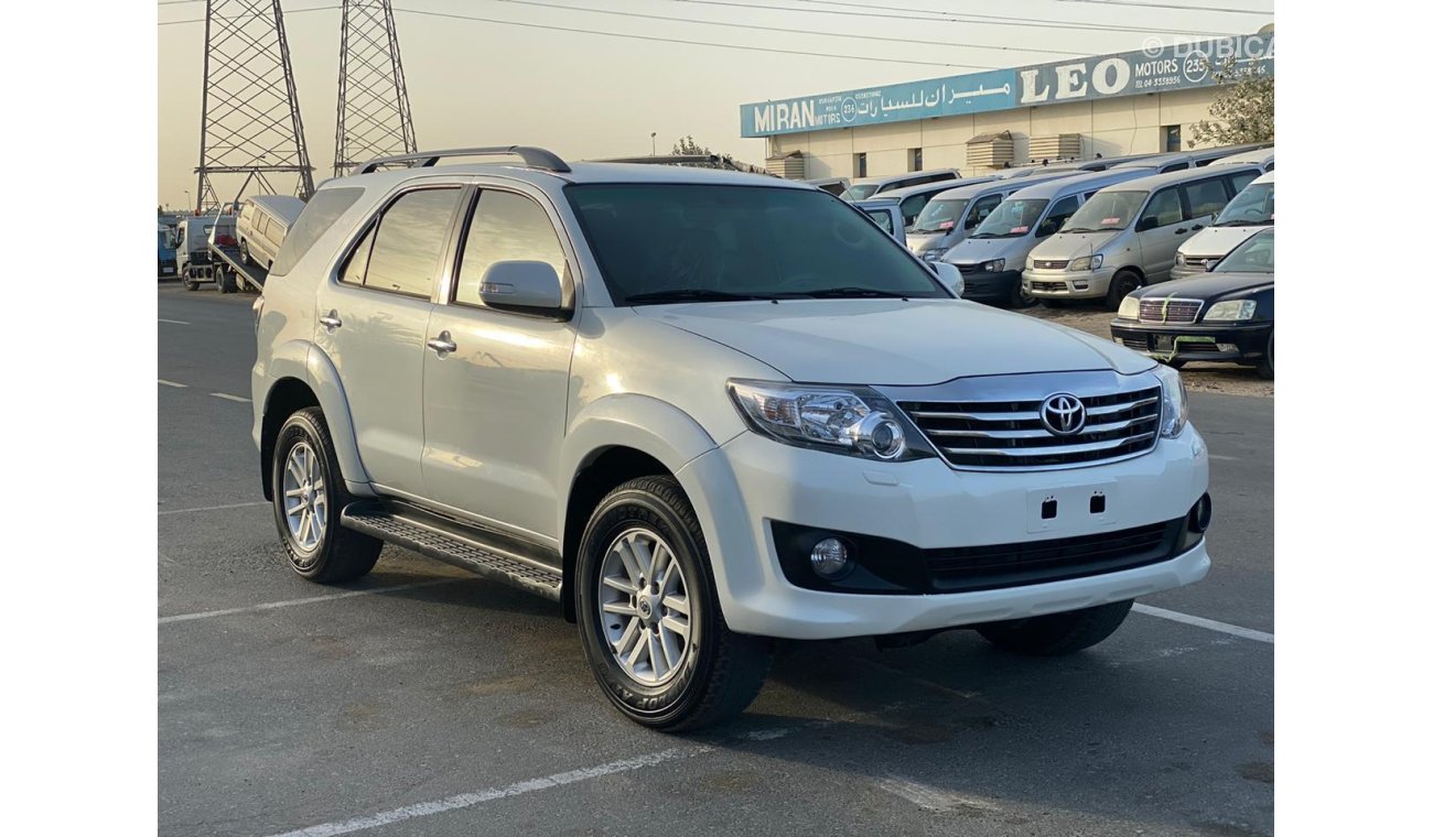 Toyota Fortuner 4X4 4.0L 2012 GCC SPECIFICATION