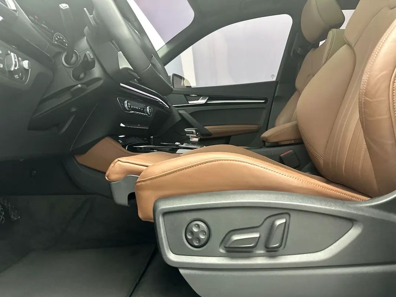 أودي Q5 45 TFSI quattro Sport Style & Technology Selection 2.0L S line 45 TFSI quattro 249hp (Ref# 58340) EX