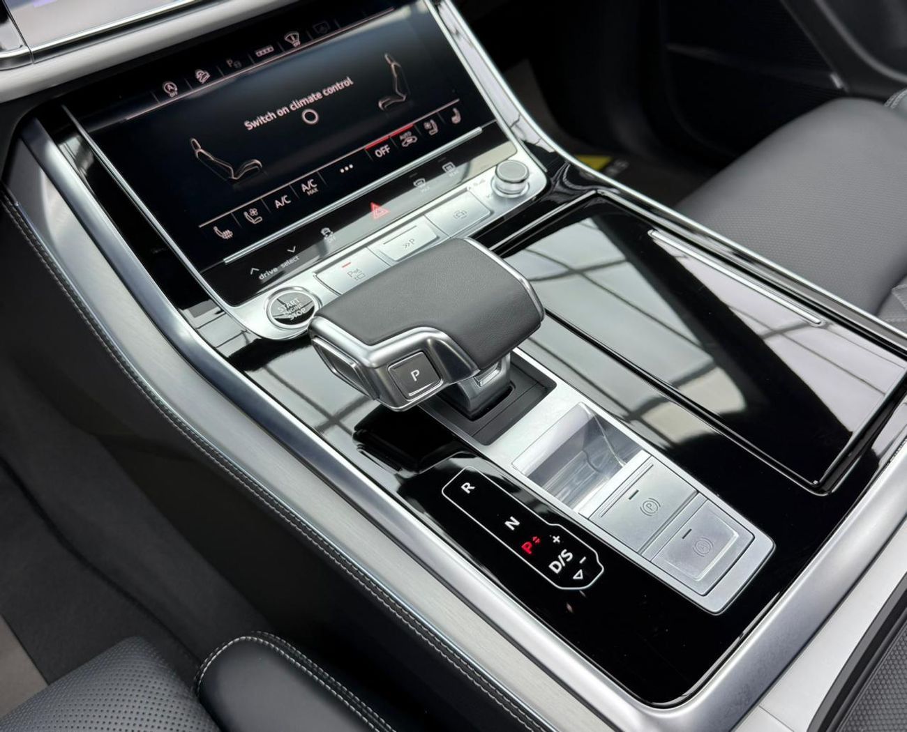 Audi Q8 2025 Audi Q8 55 TFSI Quattro S-Line, 2028 Audi Warranty, 2030 Audi Service Pack, Low Km, GCC