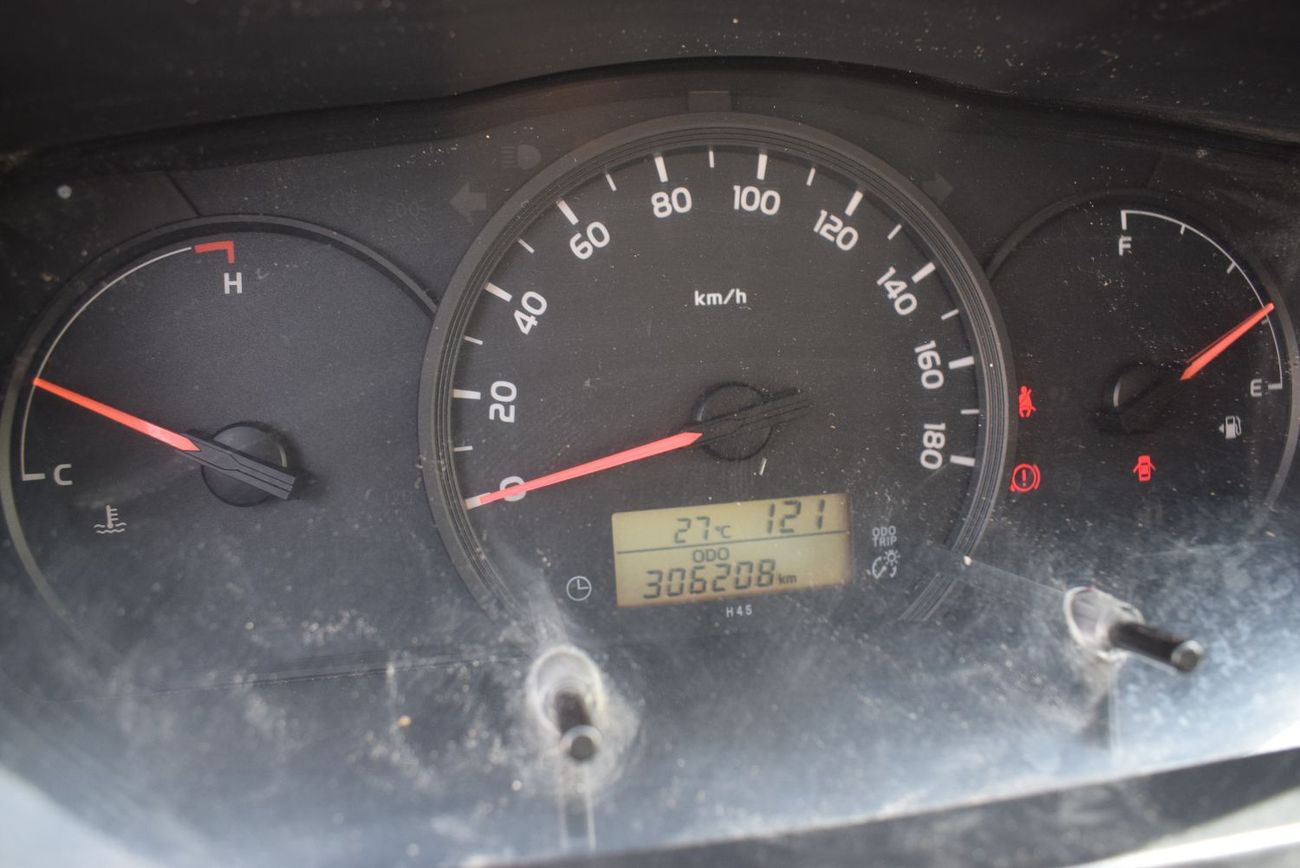 Toyota Hiace Toyota Hiace GL - Standard Roof 2.7L, Model:2016. Excellent condition