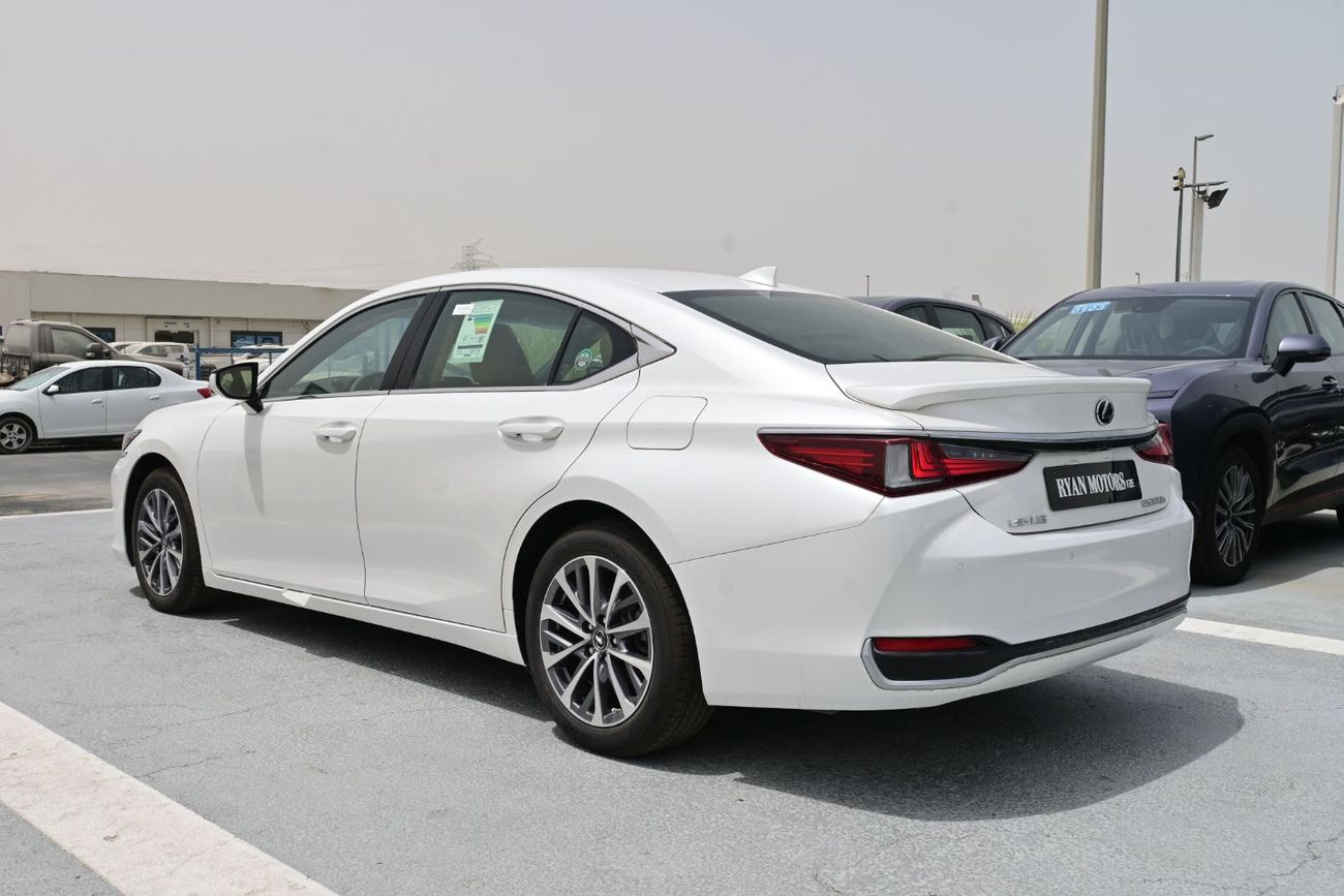 لكزس ES300h Lexus ES300h 2.5L Hybrid Model 2023, Color White