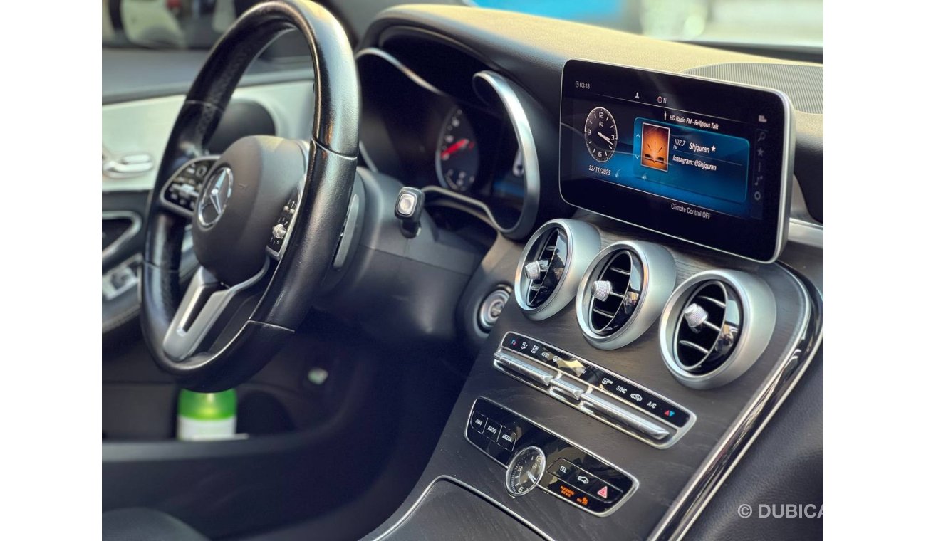 Mercedes-Benz C 300 Luxury 2.0L // 2019 //  High Option With AMG Kit ,  Sunroof , Car Play , Very Good Condition