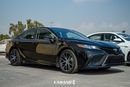 Toyota Camry SE Hybrid 2021 Black