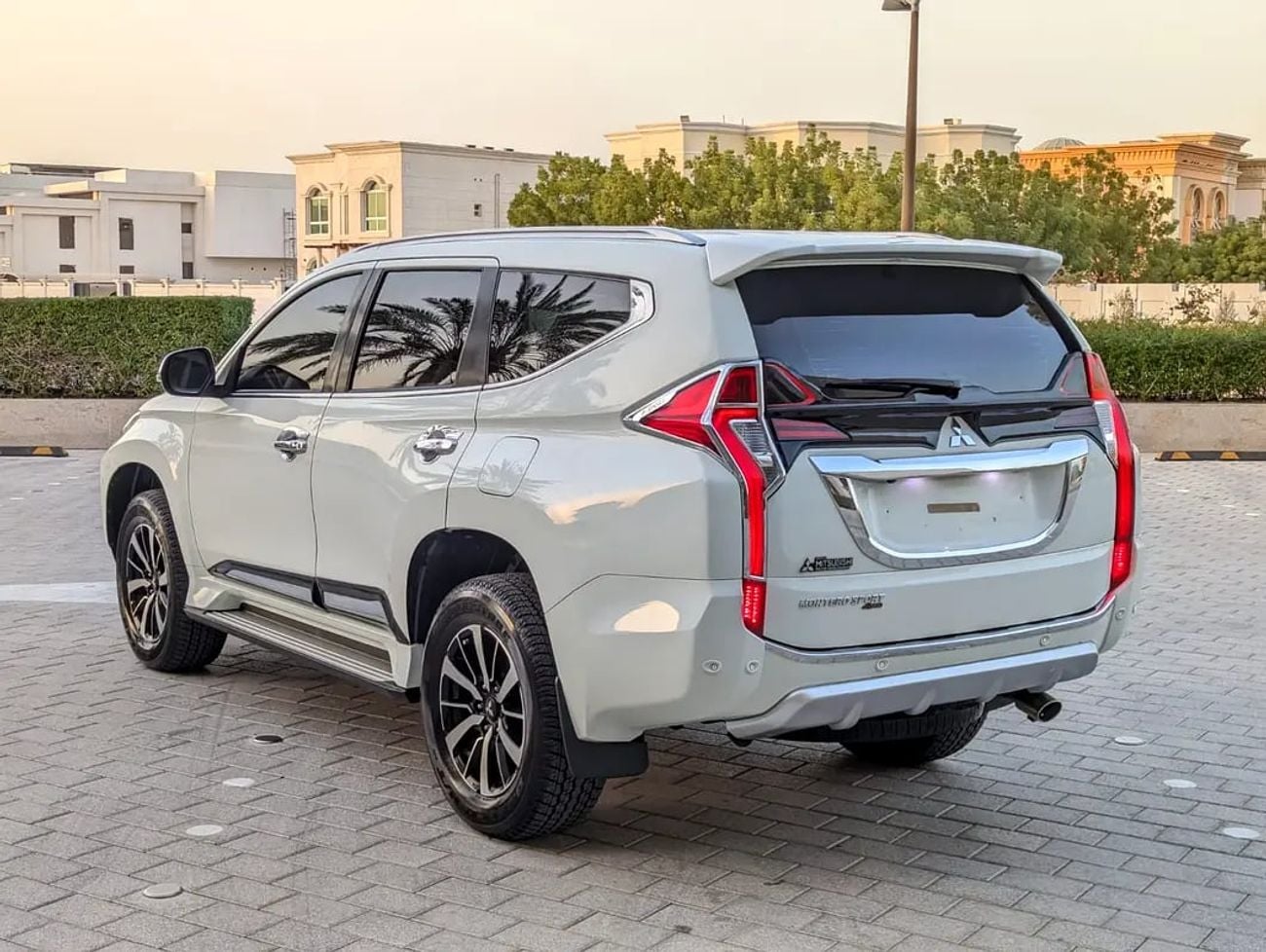 ميتسوبيشي مونتيرو سبورت GLS TOP FULL OPTION GCC ACCIDENT FREE IN EXCELLENT CONDITION