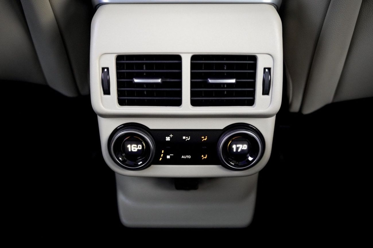 لاند روفر رينج روفر فيلار P250 R-Dynamic SE 2.0L