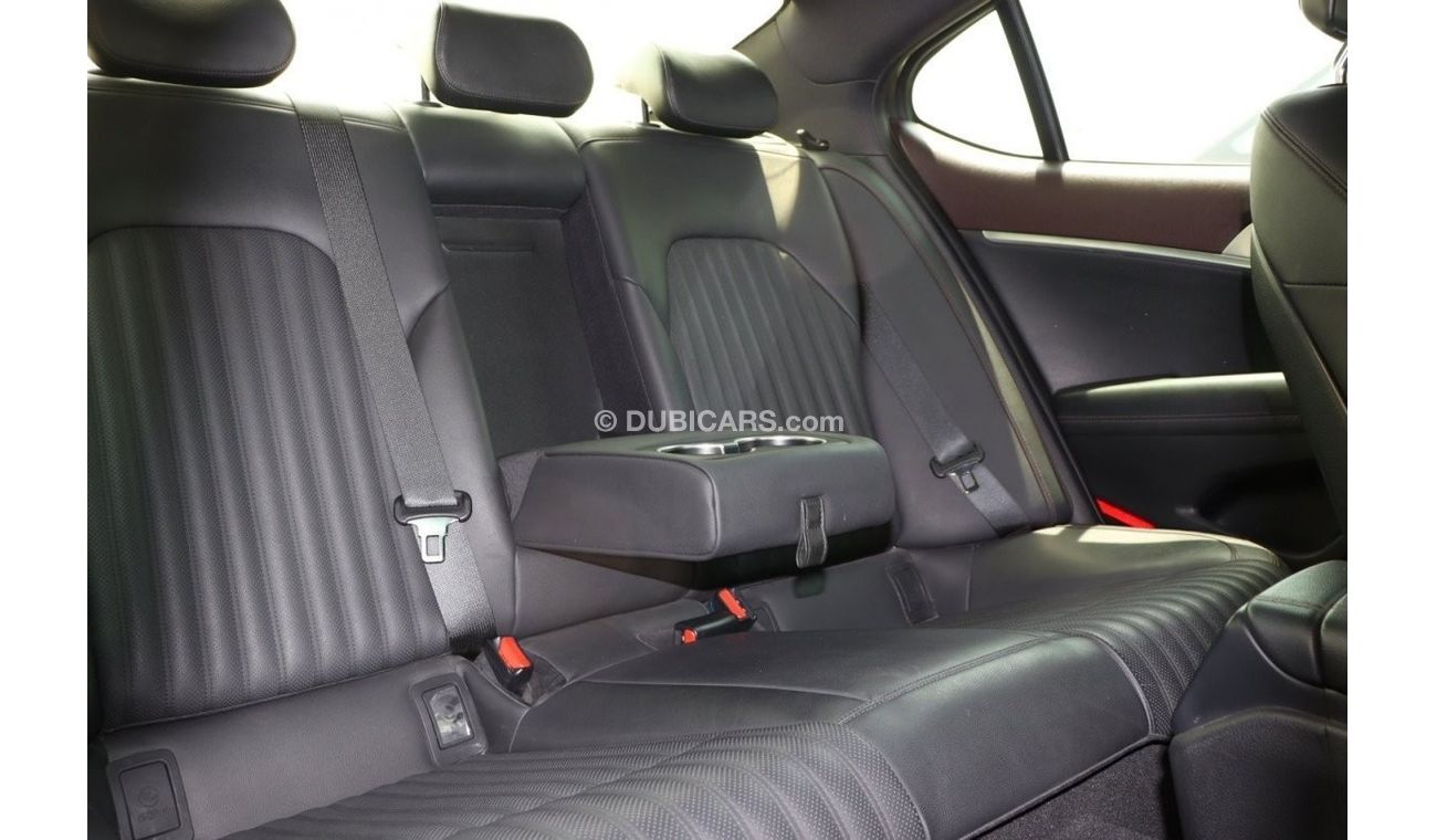 Genesis G70 Genesis G70 Platinum / 3.3T / 2018 / GCC / Free Accident