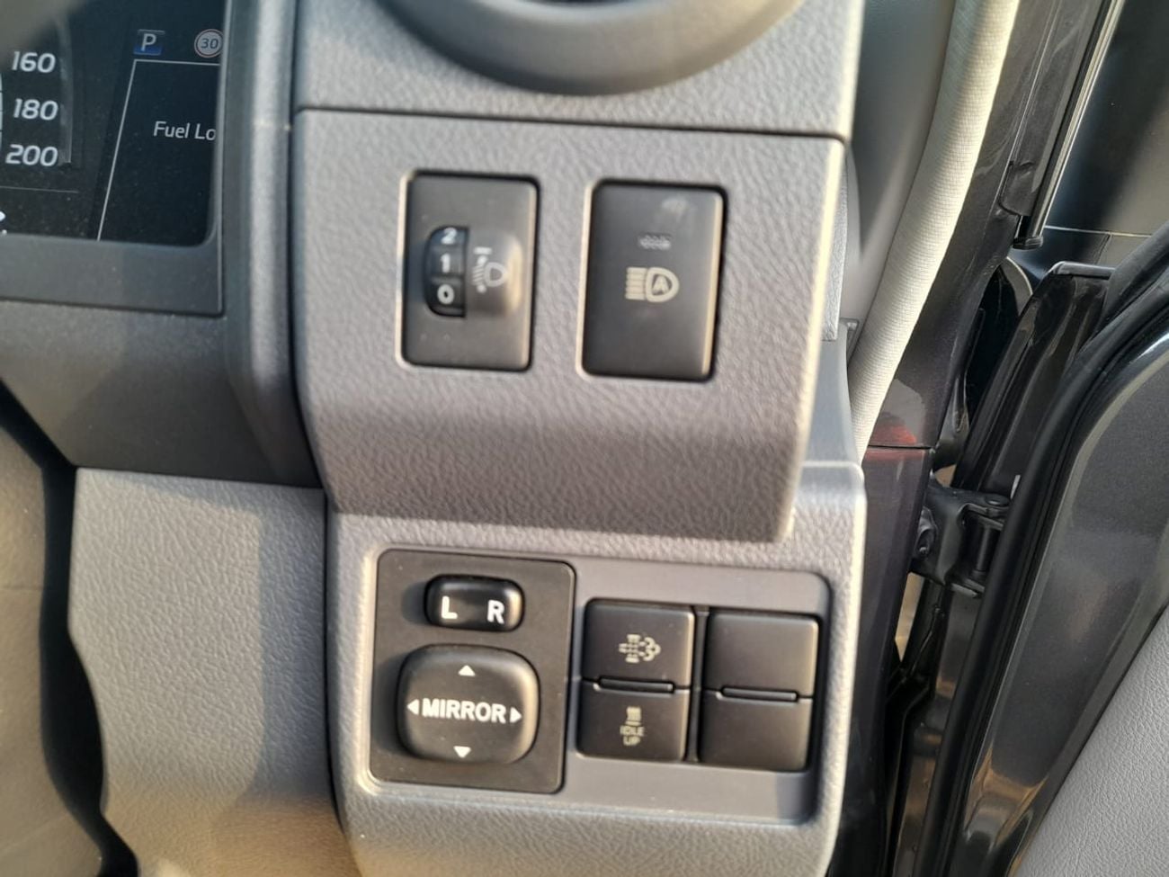 تويوتا لاند كروزر بيك آب Right-Hand drive 2.8 diesel turbo Auto Brand new