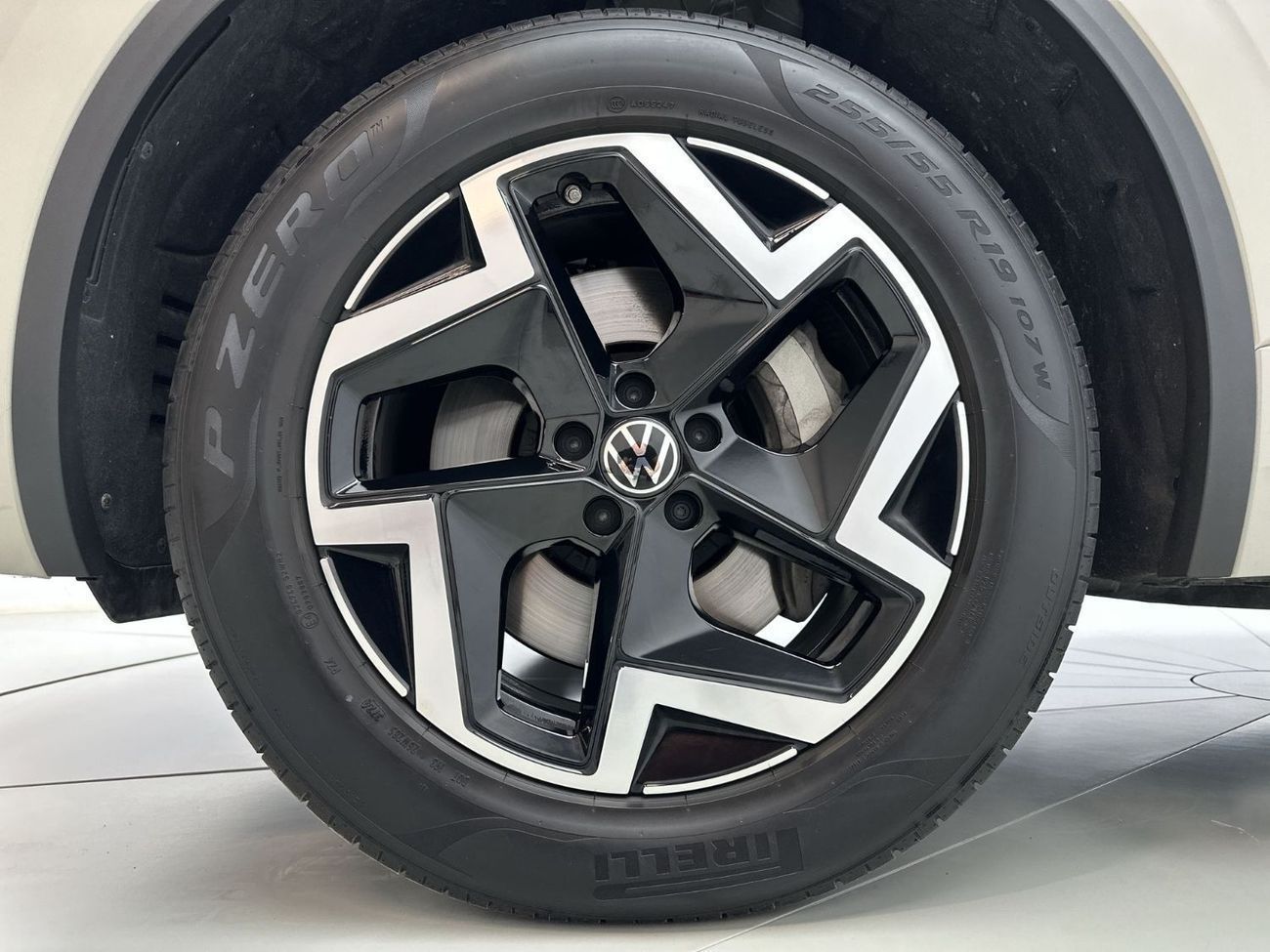 Volkswagen Touareg 3.0T TL (340 HP) Touareg Elegance + (REF#02757) - 44,100 AED SAVINGS from New Car