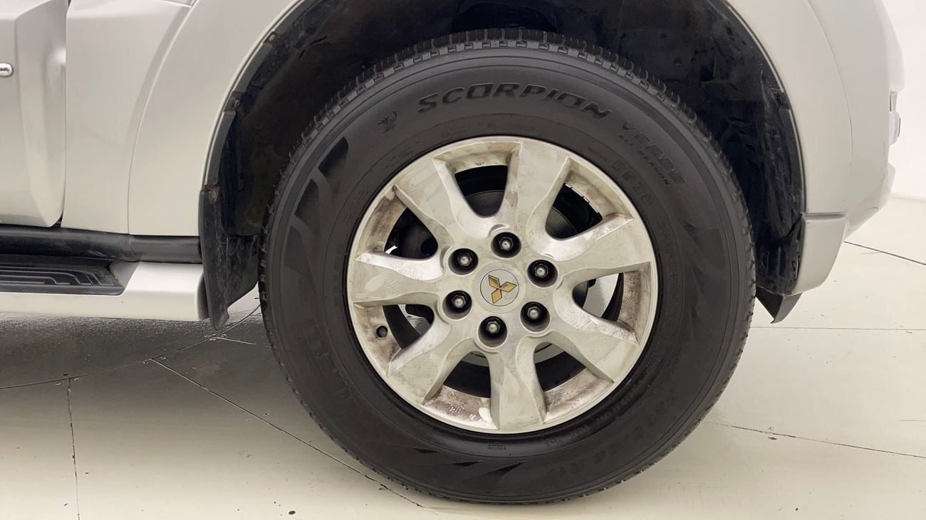 Mitsubishi Pajero GLS MIDLINE 3 | Zero Down Payment | Home Test Drive