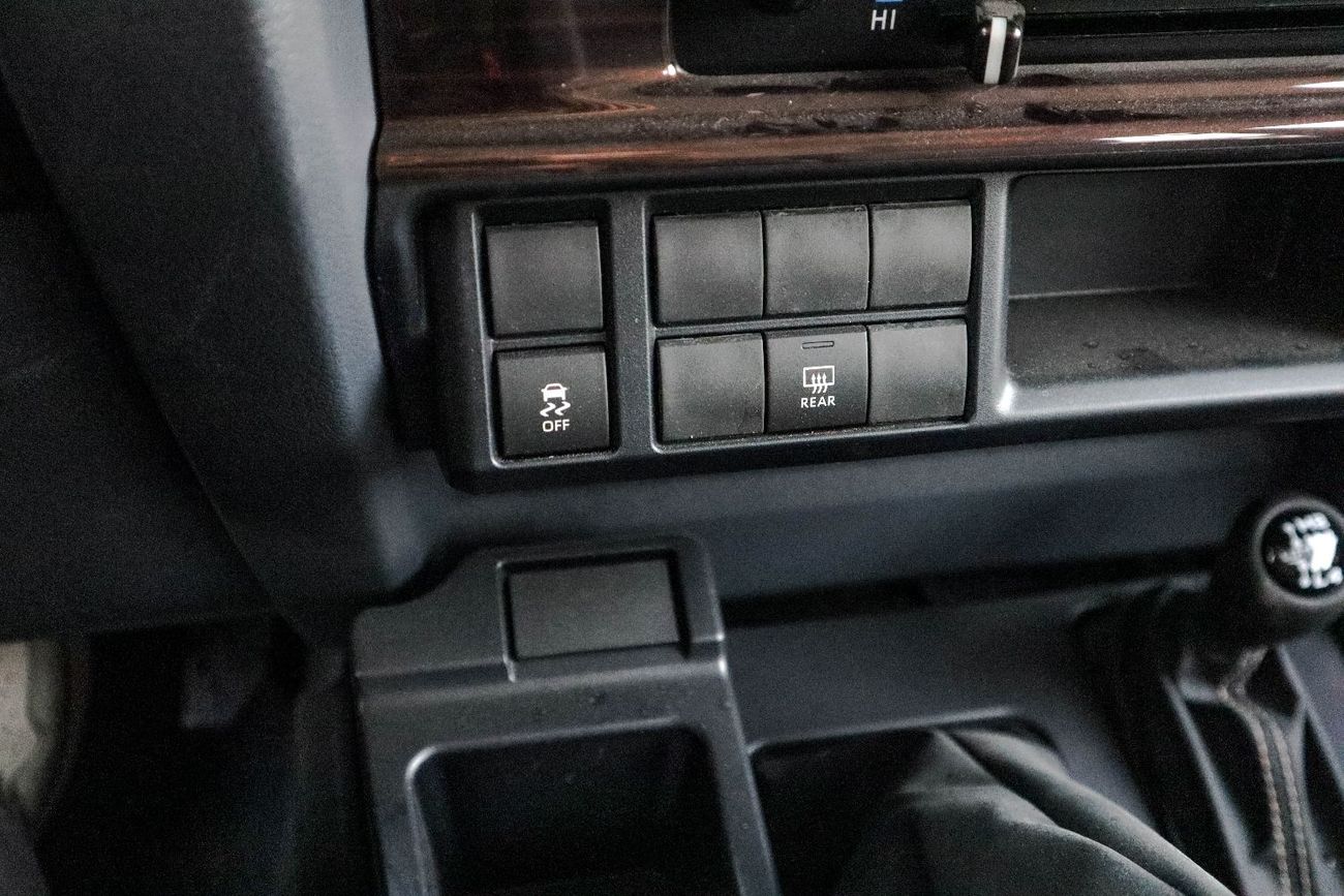 Toyota Land Cruiser 70 Std 4.5L AWD Toyota Land Cruiser 70 Series (VDJ76) Hardtop – 2024 Model –