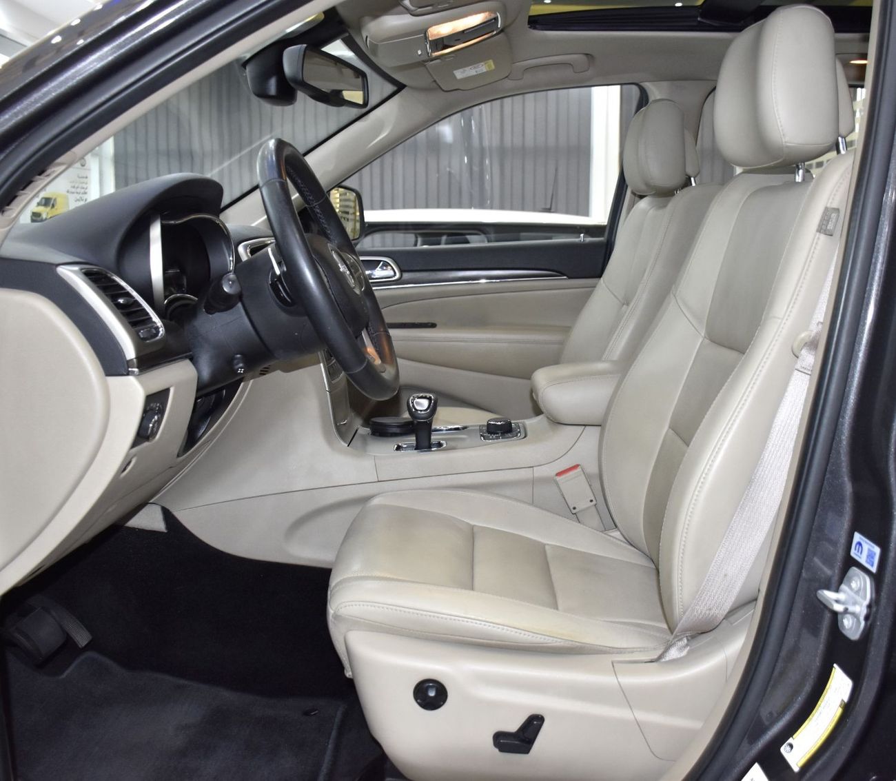 جيب جراند شيروكي EXCELLENT DEAL for our Jeep Grand Cherokee Limited 4WD ( 2015 Model ) in Grey Color GCC Specs