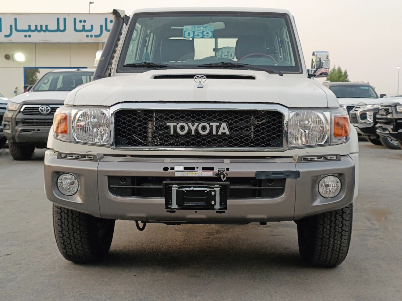 Toyota Land Cruiser Pick Up 4.5L,V8,DIESEL,DOUBLE/CABIN,DIFF/LOCK,OVER FENDER,WINCH,PICKUP,POWER WINDOW,FULL OPTION,MT,2022MY