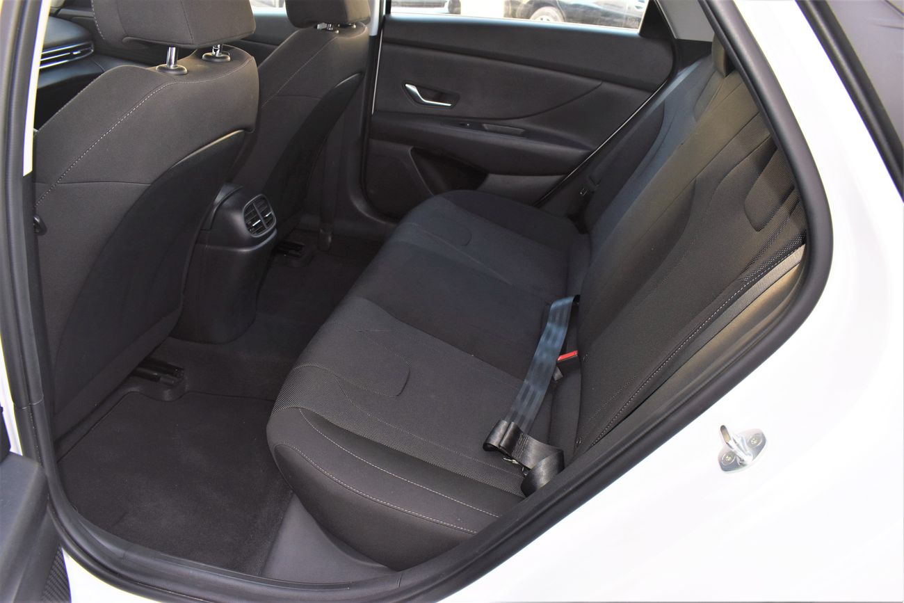 Hyundai Elantra AED 1330 PM | 1.6L SMART GCC DEALER WARRANTY