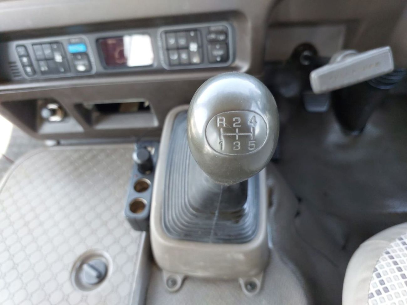 Mitsubishi Rosa MITSUBISHI ROSA BUS RHD 2001 MODEL 5.2 L DIESEL MANUAL(PM01198)