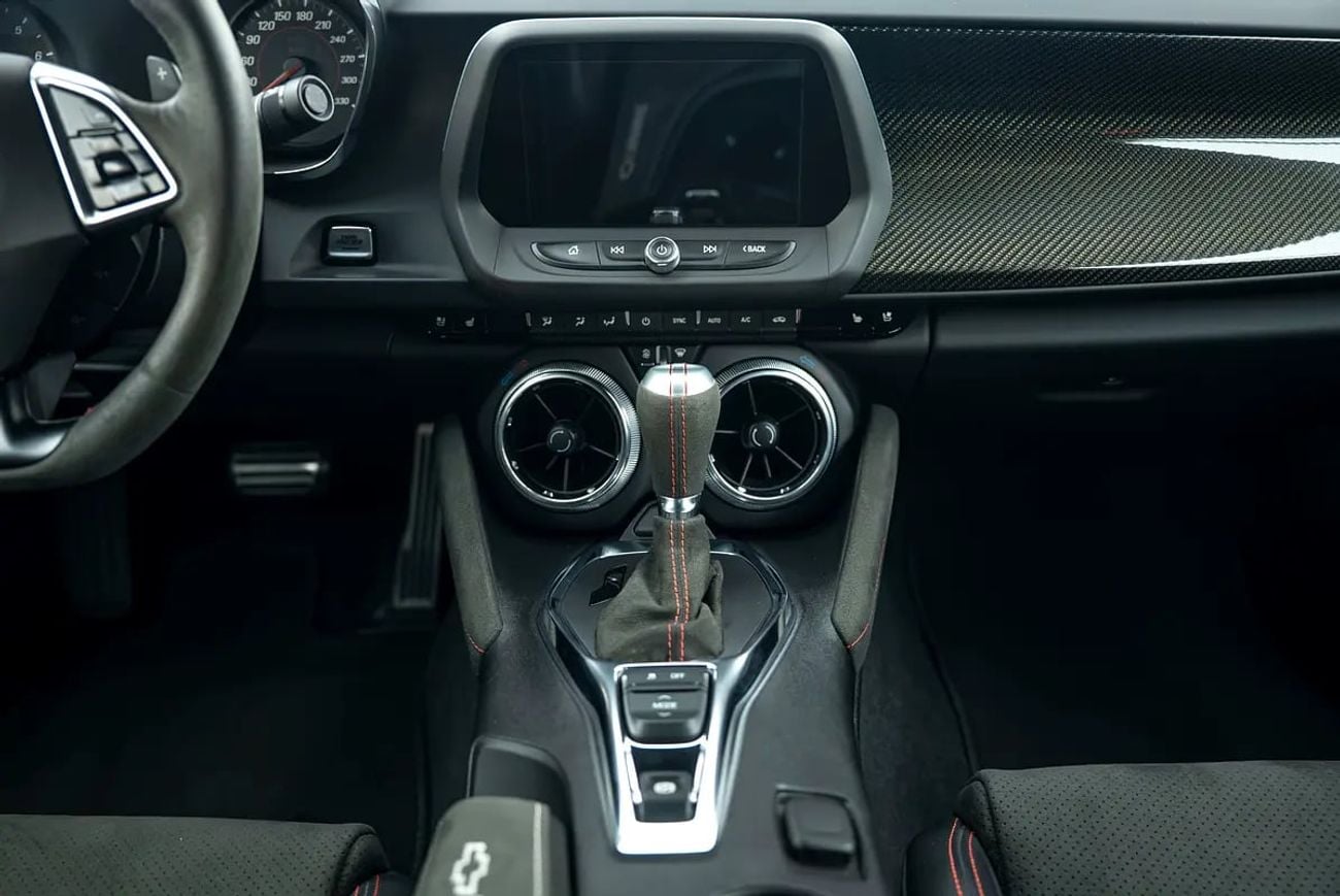 شيفروليه كامارو ZL1 ألياف الكربون 650 HP LT4 V8 | ZL1 1LE TRACK PACKAGE | 6-SPEED MANUAL