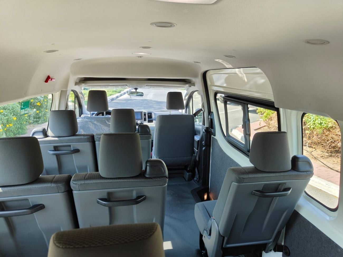 تويوتا هاياس 2026 Toyota Hiace DX 13-Seater 3.5L V6 Petrol M/T (3-Point Seatbelts) For Local