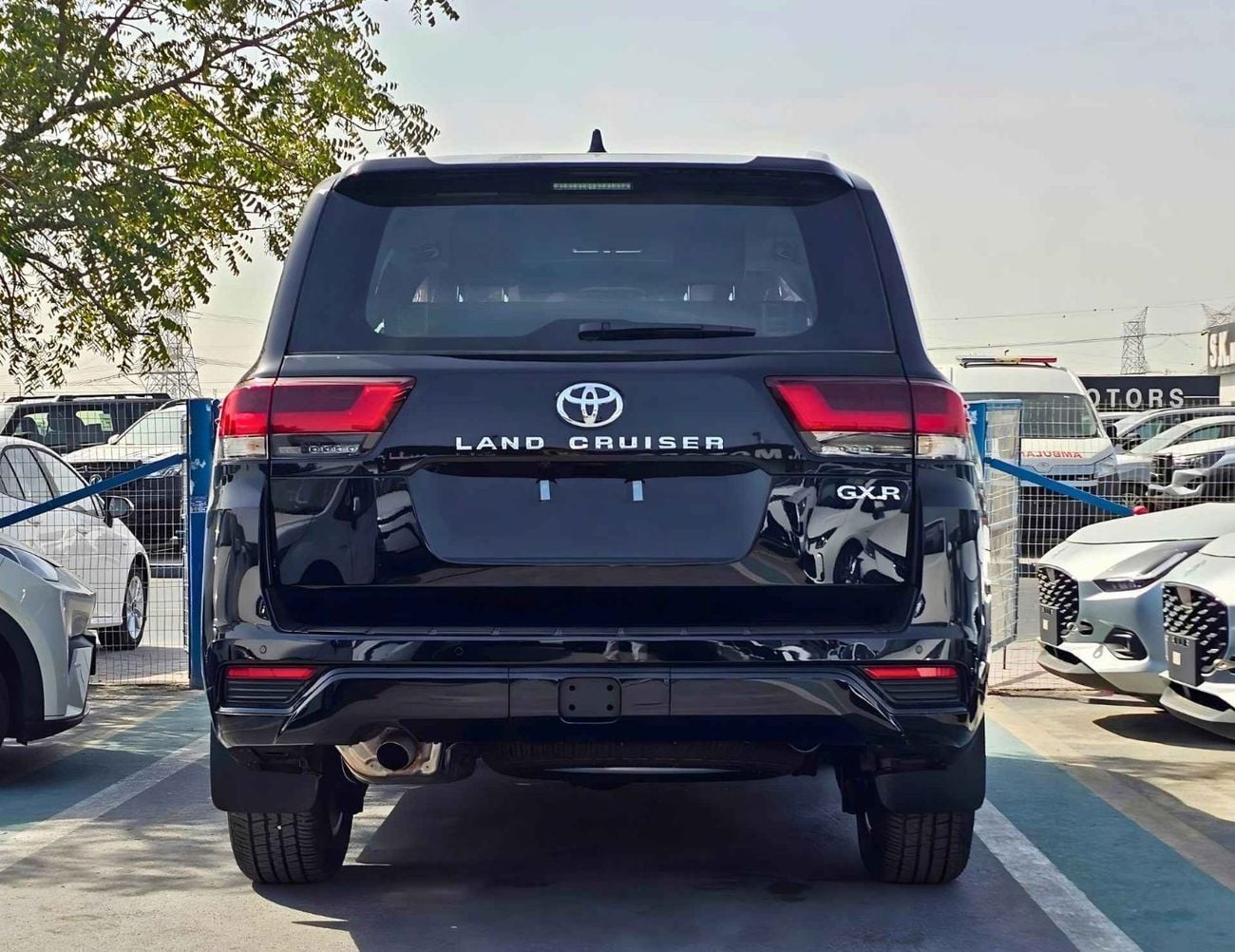 تويوتا لاند كروزر GXR HIGH OPTION / 4.0L PETROL V6 / RADAR / REAR ENTERTAINMENT SCREENS  (CODE # GXR41H)