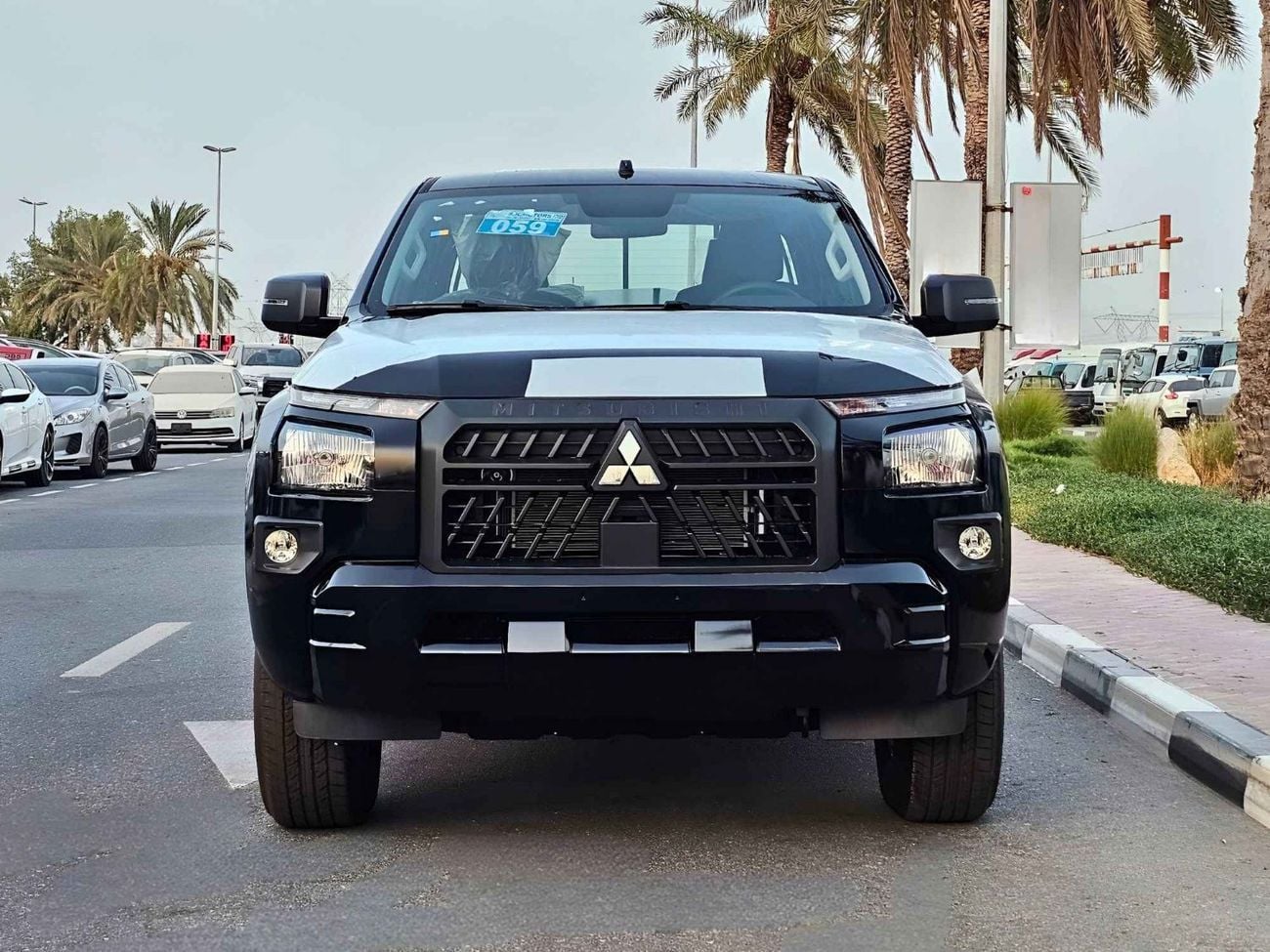 Mitsubishi L200 GLX 2.4L PETROL / MT / HIGH OPTION / CODE#  L2DDMB