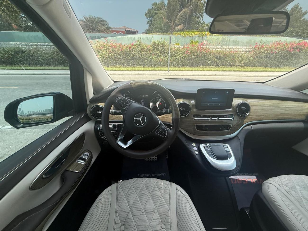 مرسيدس بنز V 250 2.0L in LEFT HAND DRIVE (LOCAL)