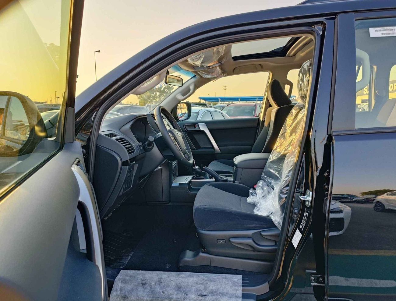 تويوتا برادو TXL / 2.7L Petrol / Push Start / Digital AC / Sunroof (CODE # P27TXLDV5)