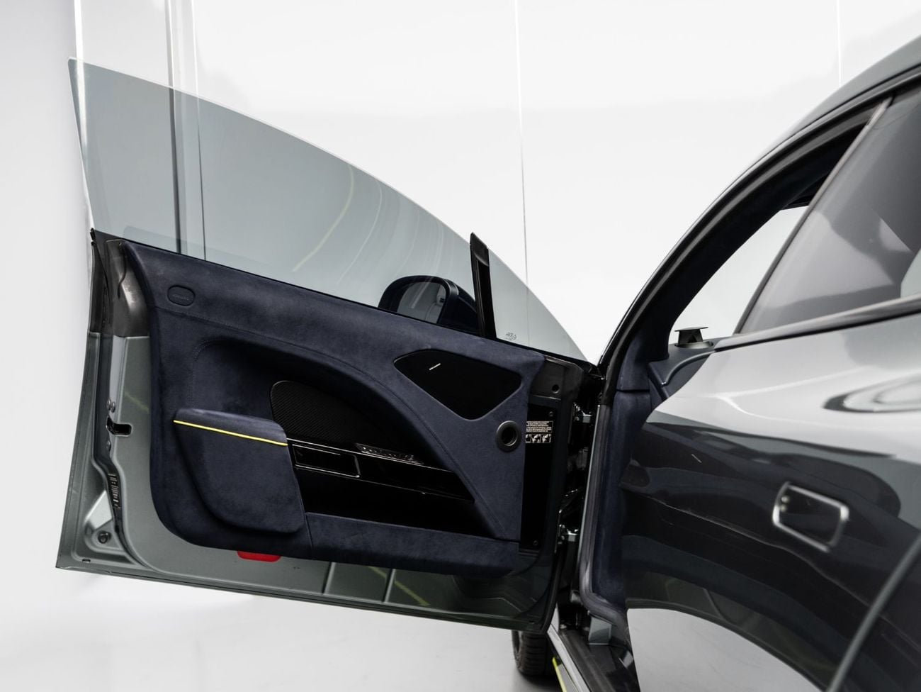 أستون مارتن رابيد AMR