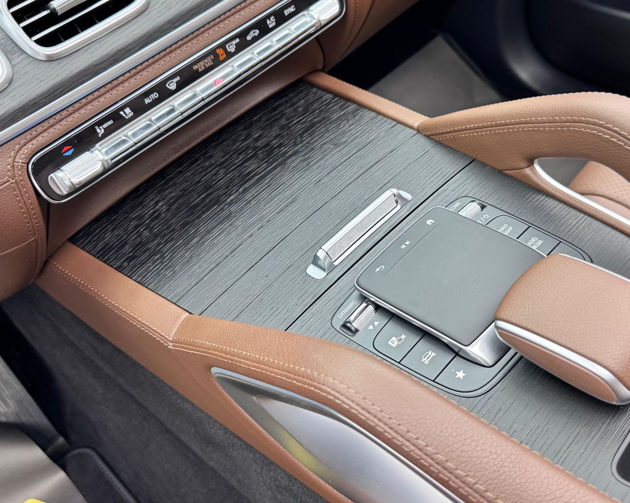 Mercedes-Benz GLE 450 4MATIC 2024 Mercedes Benz GLE450 AMG 4MATIC, 2028 Mercedes Warranty + Service Pack, Very Low Km, GCC