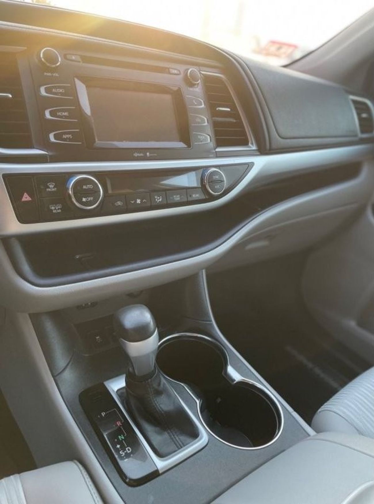 تويوتا هايلاندر 2015 Toyota Highlander LE+ 4x4 AWD - Trunk Auto Rear CAM - 7 Seater - 98,000 Mileage