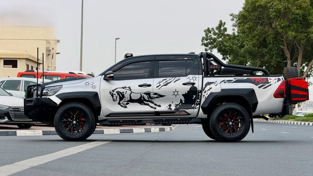 تويوتا هيلوكس 2022| 2.8L DIESEL ENGINE | AT | RHD | HEAVY BULL BAR WITH FOCUSED LED LIGHTS | DUAL BULL BAR ANTENNA