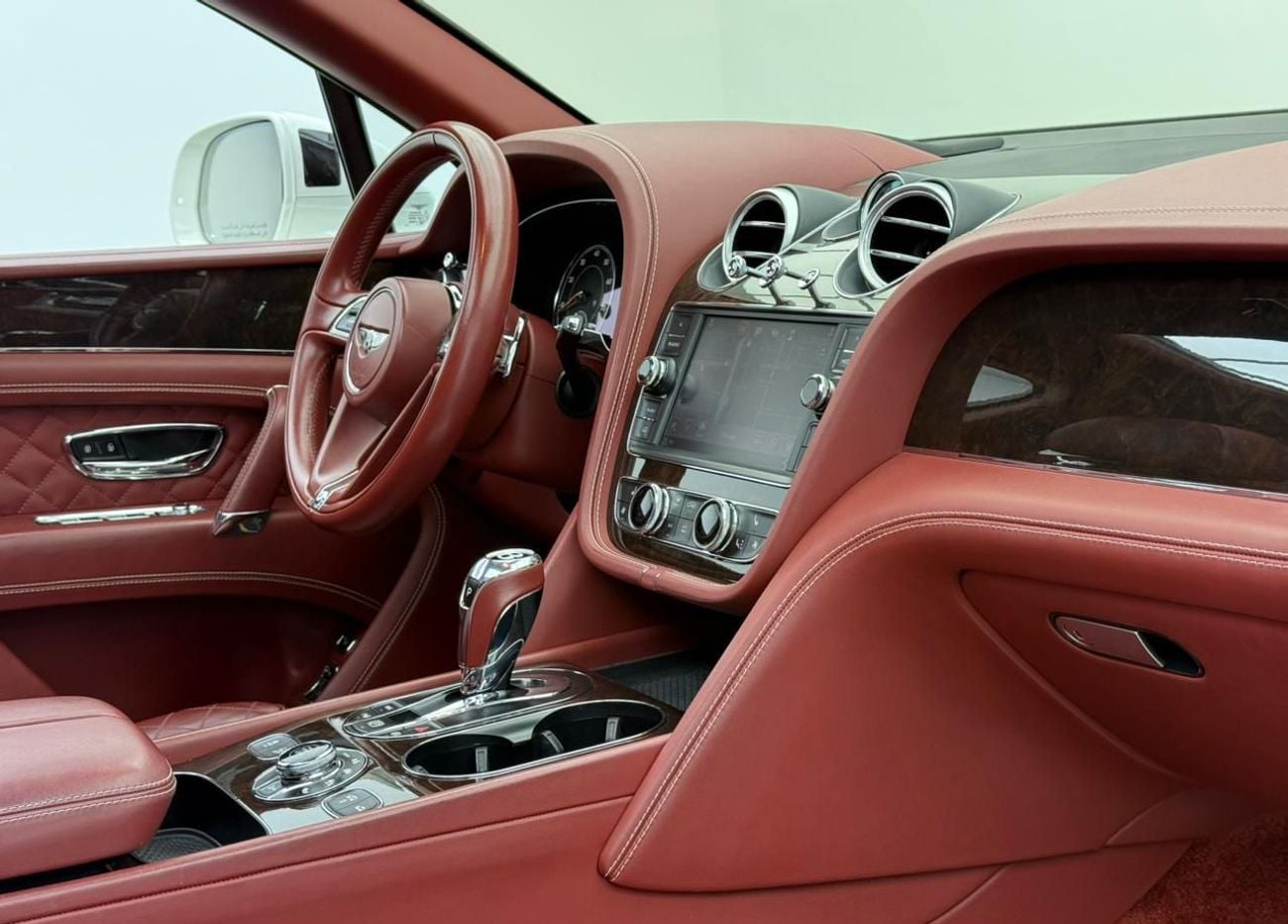 بنتلي بينتايجا 2017 Bentley Bentayga W12, 10/2026 Bentley Warranty, Bentley Full Service History, GCC