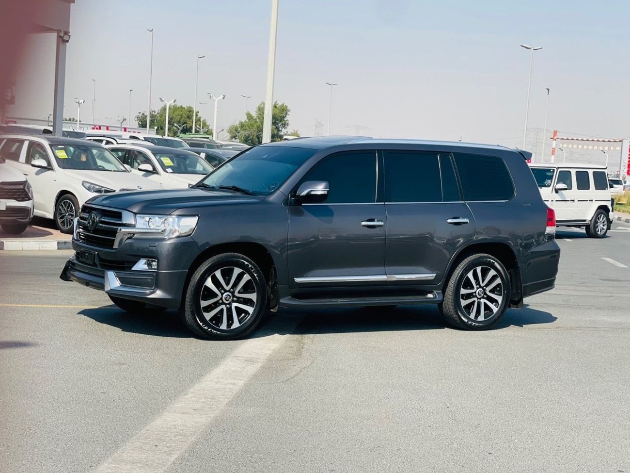 تويوتا لاند كروزر Toyota landcuriser VXR 5.7 V8 2019 Years full option Top the Range accident free