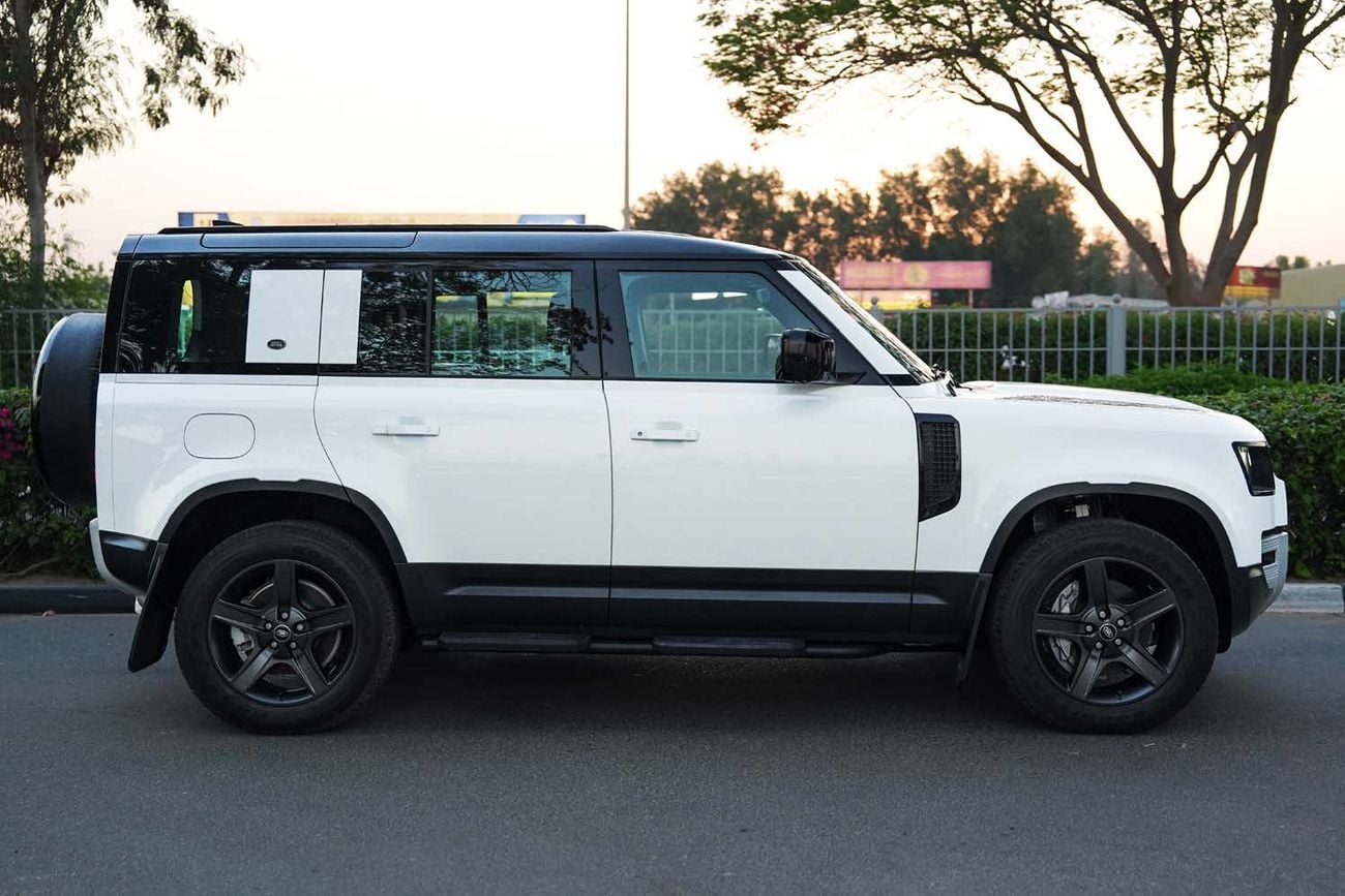 لاند روفر Defender 110 Land Rover Defender 110 D300 SE (Right Hand)