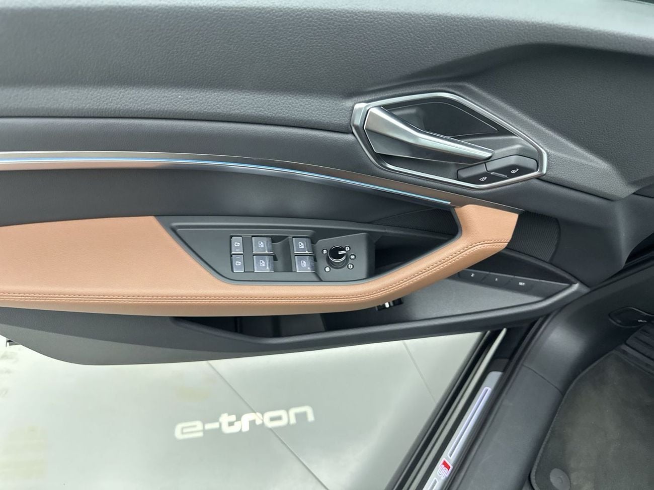 أودي إي ترون سبورتباك Sportback 55 S line 408hp (Ref# 47341)