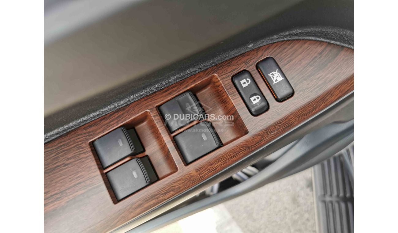 Toyota Land Cruiser VX 3.0L, 18" Alloy Rims, Push Start, Dual Front Airbags Package, AUX/USB Input Socket, LOT-TPVXG