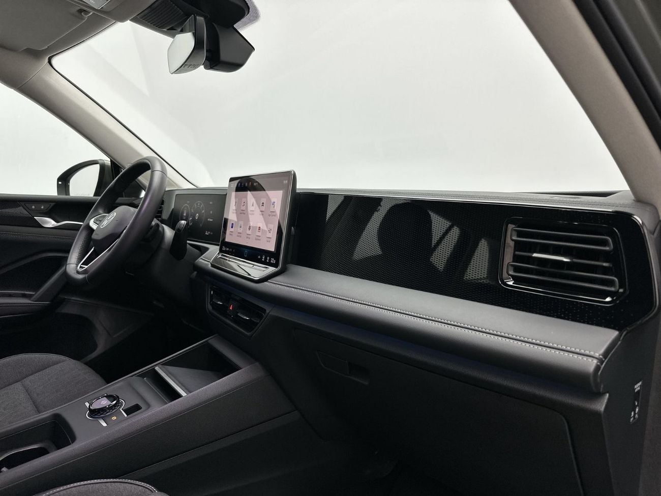 Volkswagen Tiguan LIFE 1.4L | LED Headlamps | Heated Folding Mirrors | 17" Alloy Wheels