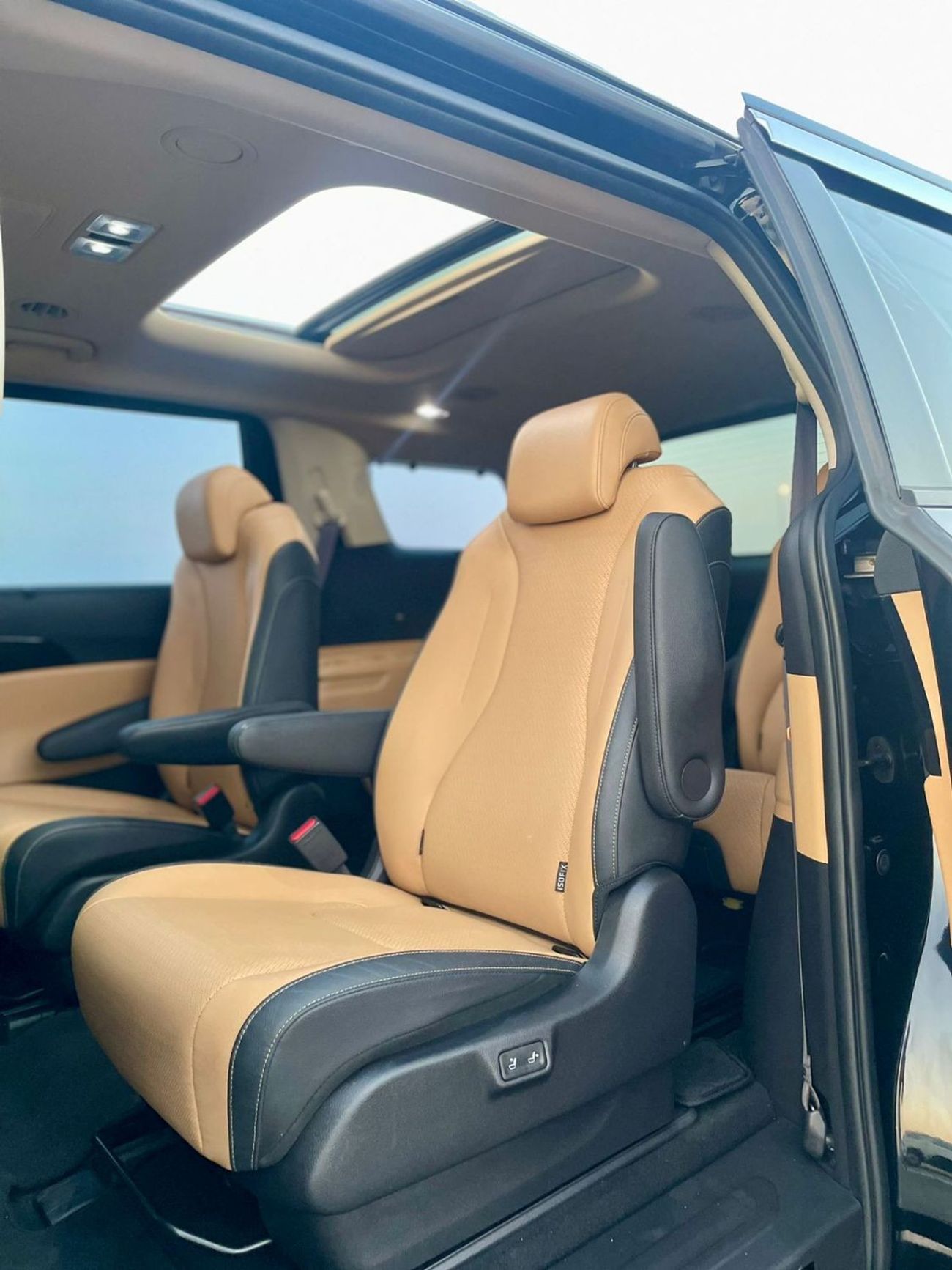 Kia Carnival 2021 Kia Carnival Exclusive Diesel Korean Specs Orignal Paint - 360* CAM - Panoramic View - 6 seater