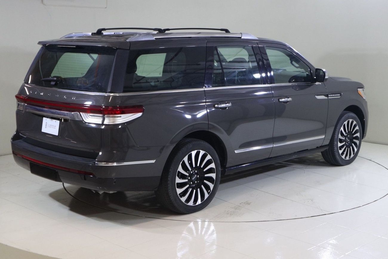 Lincoln Navigator PRESIDENTIAL 3.5L N1923 / AL TAYER MOTORS / AL QOUZ SHOWROOM