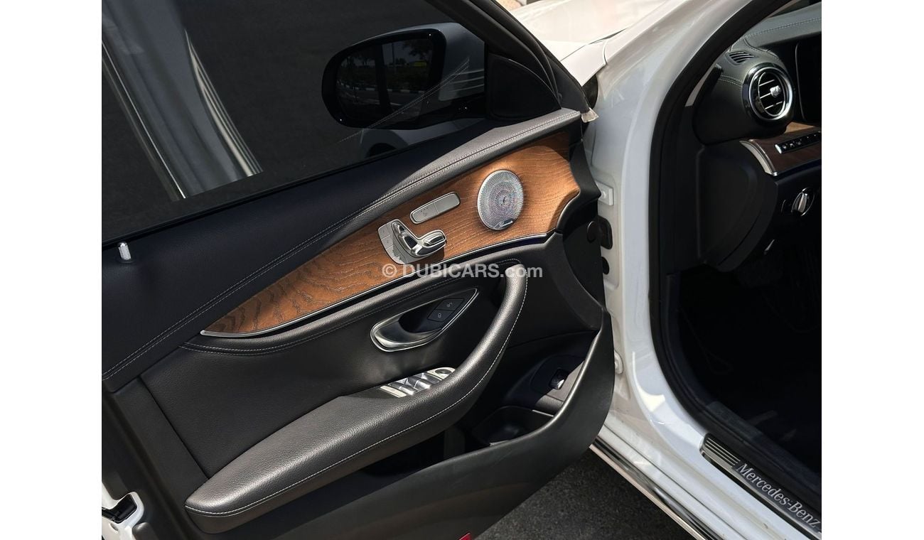 مرسيدس بنز E300 4matic