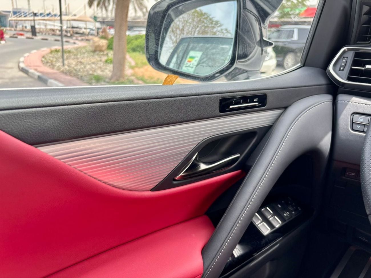 لكزس LX 700h F Sport