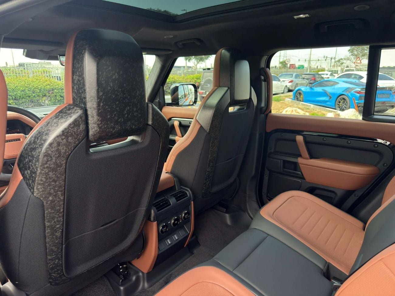 Land Rover Defender GCC SPEC UNDER WARRANTY AND SERVICE